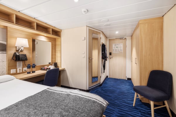 HX Hurtigruten Expeditions, MS Spitsbergen, Polar Inside K, Credit - Espen Mills 2